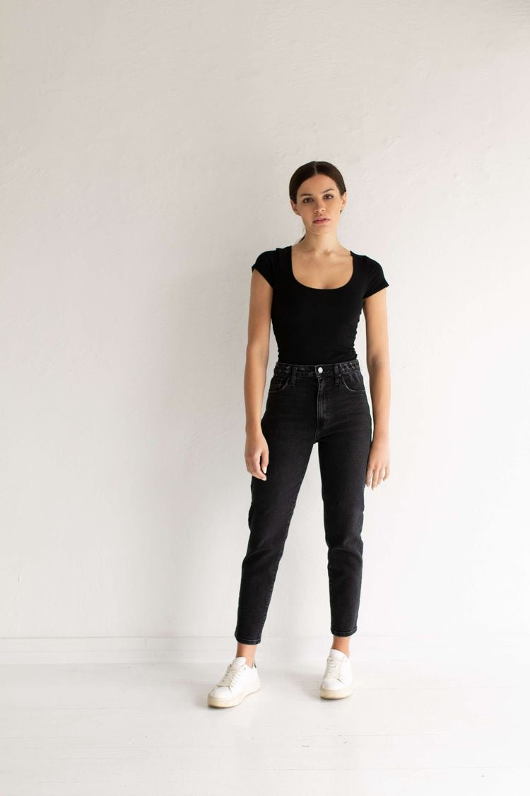The High Rise Mom Jean in Black
